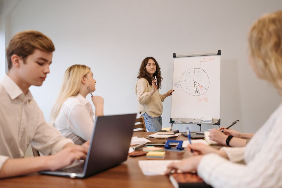 Illustration zur Online-Marketing-Ausbildung und Kursplanung